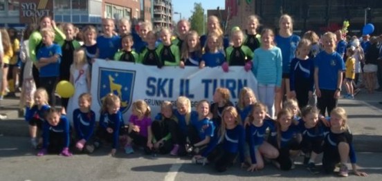 SKI IL TURN I BORGERTOGET ILLUFOTO (2)